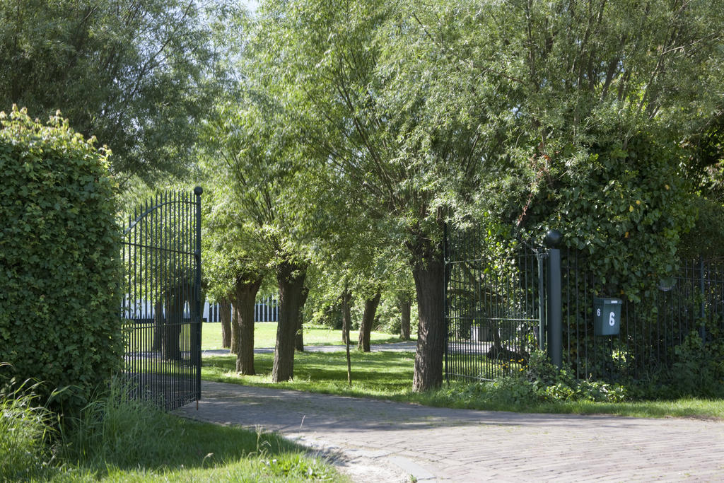 Guesthouse Veerhoeve Слойс Екстериор снимка